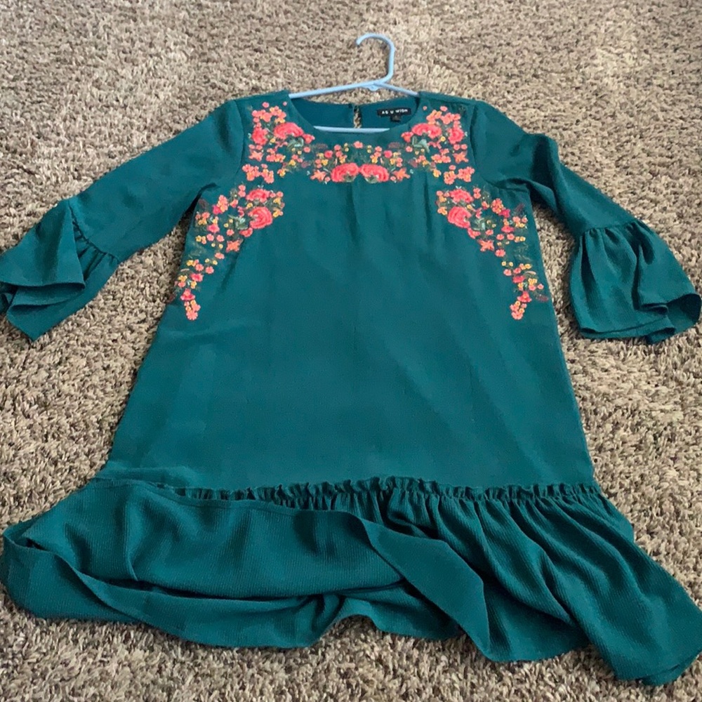 Ladies/juniors size small knee length dress